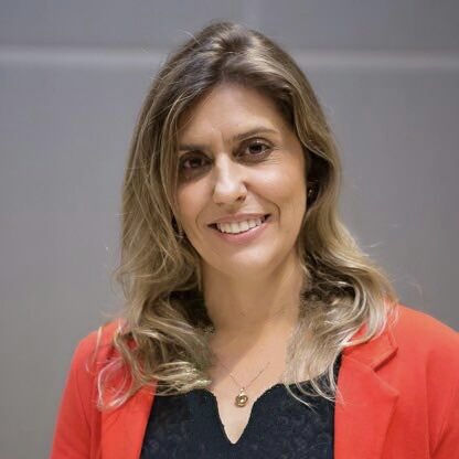 A Profa. Dra. Diana Vaz de Lima é pesquisadora e professora associada da UnB, com vasta experiência em contabilidade pública e previdência. Diana é contadora (AEUDF), especialista em administração financeira (FGV), mestre em Administração (PPGA/UnB), doutora em Ciências Contábeis (UnB/UFPB/UFRN), com pós-doutorado concluído em Contabilidade e Controladoria pela FEARP/USP. Ela também é ocupante da cadeira 34 da Academia Brasileira de Ciências Contábeis e membro titular da Câmara Técnica de Normas Contábeis 